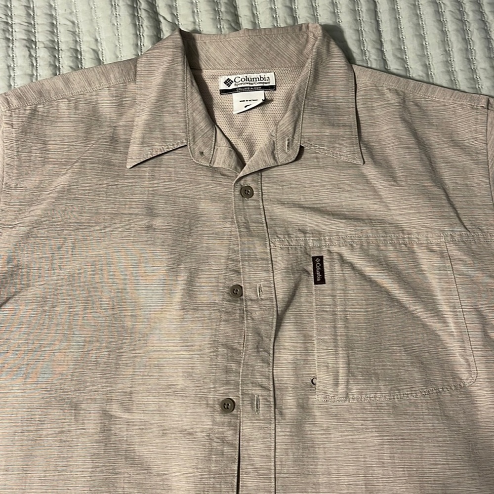 Men’s Columbia shirt